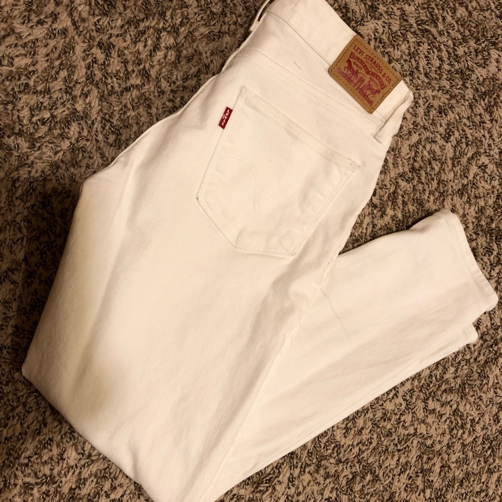 White Levi’s Jeans
